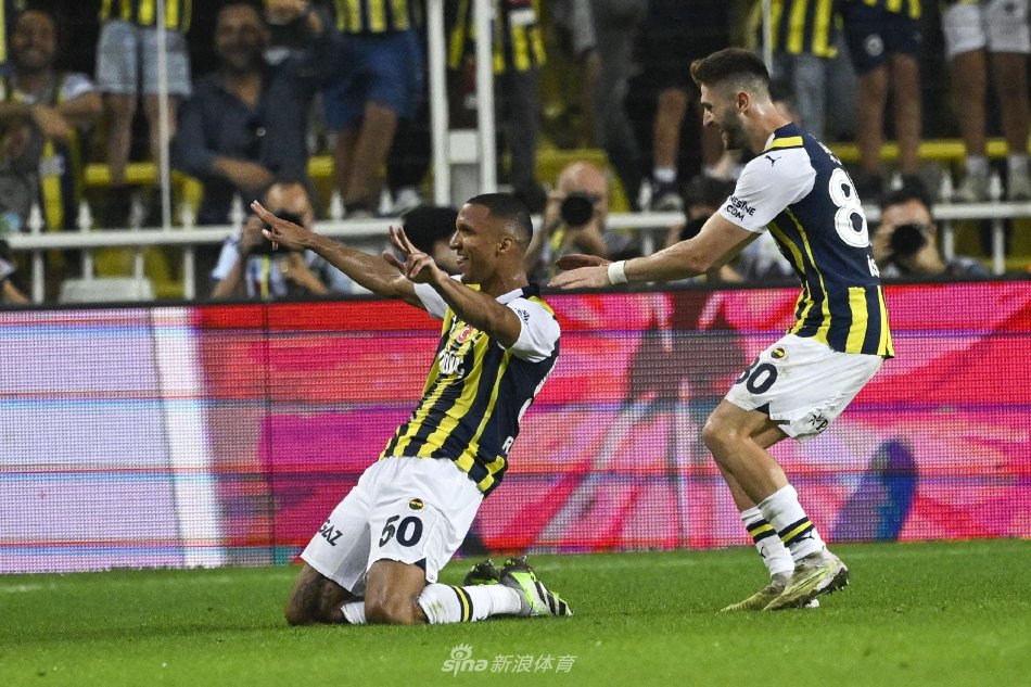 在接受采访 在接受采访