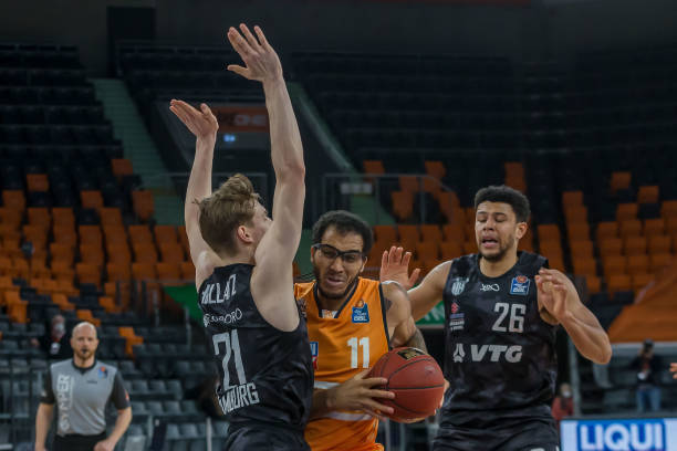 这种背景下 这种背景下