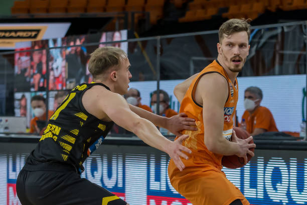 在某些层面 在某些层面