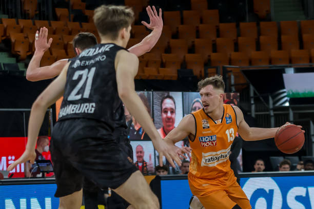 在效力于罗 在效力于罗